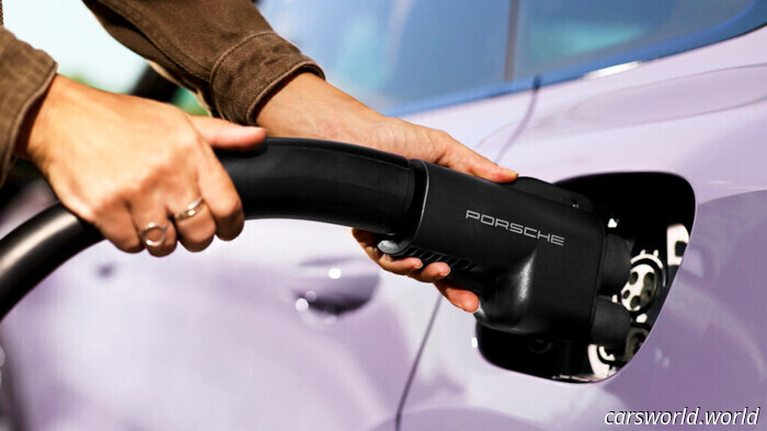 Le auto elettriche Porsche ottengono finalmente l'accesso ai Supercharger, ma con un fastidioso cavillo | Carscoops